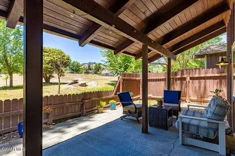 Exterior - 93 Meadow Lakes Dr, Tehachapi, CA 93561 photo 3 of 7