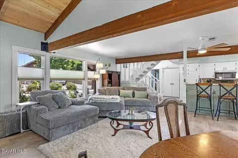 Living - 93 Meadow Lakes Dr, Tehachapi, CA 93561 photo 2 of 3