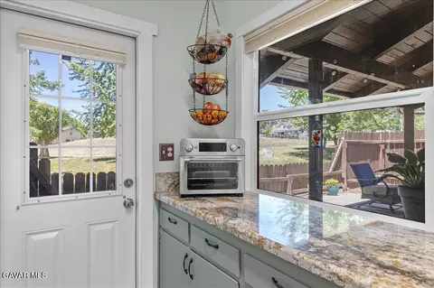 Kitchen - 93 Meadow Lakes Dr, Tehachapi, CA 93561 photo 4 of 5
