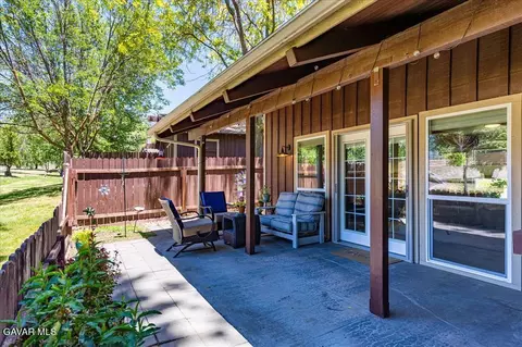 Exterior - 93 Meadow Lakes Dr, Tehachapi, CA 93561 photo 4 of 7