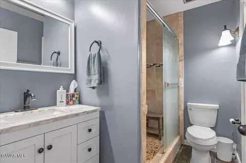 Bath - 93 Meadow Lakes Dr, Tehachapi, CA 93561 photo 1 of 4