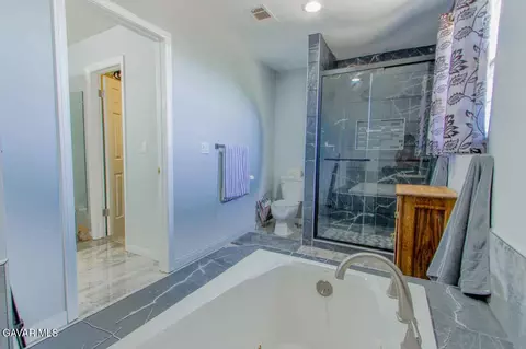 Bath - 24261 Jacaranda Dr, Tehachapi, CA 93561 photo 7 of 7