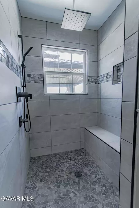 Bath - 24261 Jacaranda Dr, Tehachapi, CA 93561 photo 2 of 7