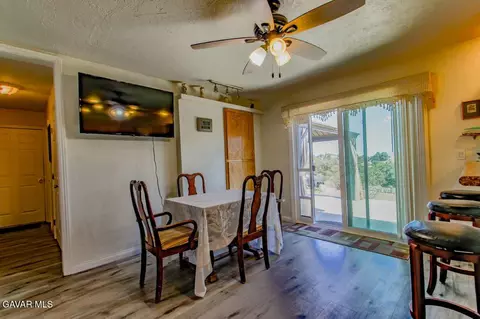 Dining - 24261 Jacaranda Dr, Tehachapi, CA 93561 photo 3 of 4