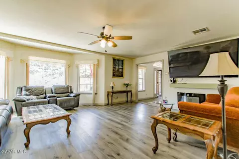 Living - 24261 Jacaranda Dr, Tehachapi, CA 93561 photo 2 of 2