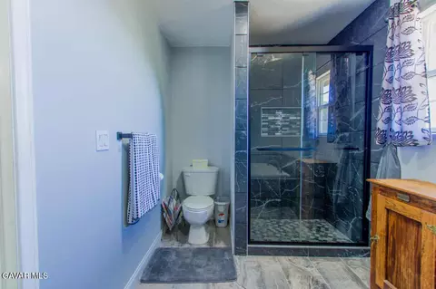 Bath - 24261 Jacaranda Dr, Tehachapi, CA 93561 photo 6 of 7
