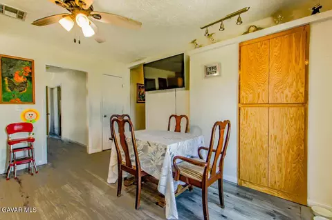 Dining - 24261 Jacaranda Dr, Tehachapi, CA 93561 photo 4 of 4