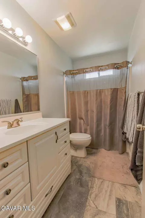 Bath - 24261 Jacaranda Dr, Tehachapi, CA 93561 photo 3 of 7