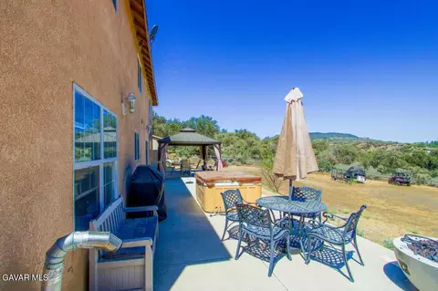 Exterior - 24261 Jacaranda Dr, Tehachapi, CA 93561 photo 3 of 6