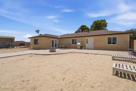 Exterior - 8628 W Avenue E, Lancaster, CA 93536 photo 2 of 6
