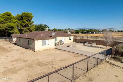 Exterior - 8628 W Avenue E, Lancaster, CA 93536 photo 4 of 6