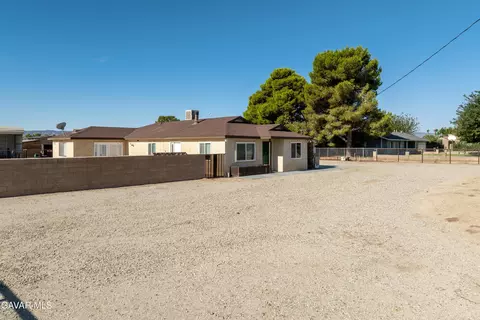 Exterior - 8628 W Avenue E, Lancaster, CA 93536 photo 5 of 6