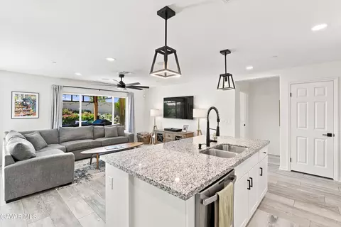 Kitchen - 44445 Freer Way, Lancaster, CA 93536 photo 5 of 5