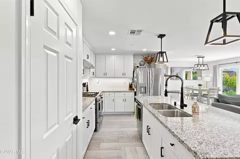 Kitchen - 44445 Freer Way, Lancaster, CA 93536 photo 4 of 5