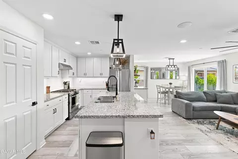 Kitchen - 44445 Freer Way, Lancaster, CA 93536 photo 3 of 5