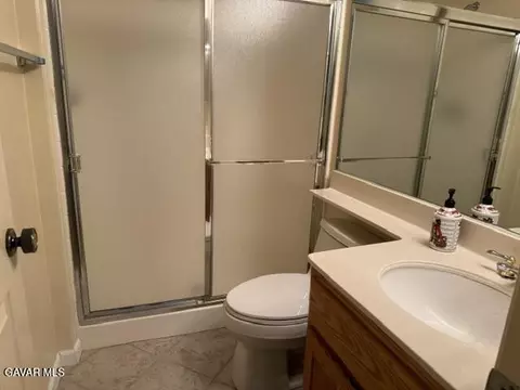 Bath - 44436 Shadowcrest Dr, Lancaster, CA 93536 photo 1 of 6