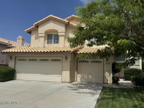 Exterior - 44436 Shadowcrest Dr, Lancaster, CA 93536 photo 3 of 9