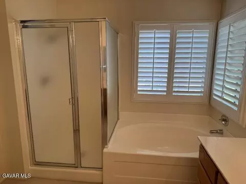 Bath - 44436 Shadowcrest Dr, Lancaster, CA 93536 photo 6 of 6