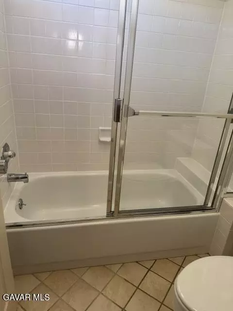 Bath - 44436 Shadowcrest Dr, Lancaster, CA 93536 photo 3 of 6