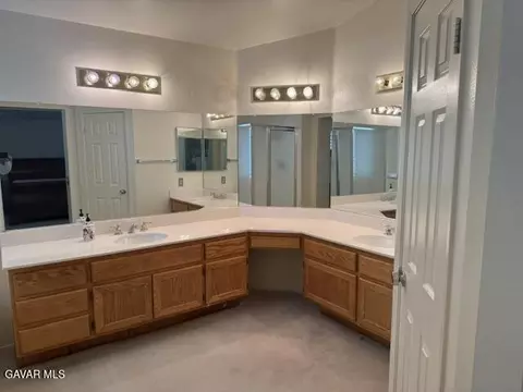 Bath - 44436 Shadowcrest Dr, Lancaster, CA 93536 photo 5 of 6