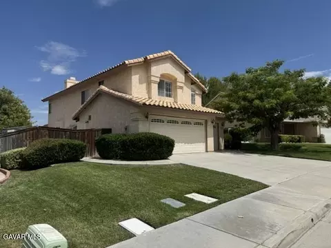 Exterior - 44436 Shadowcrest Dr, Lancaster, CA 93536 photo 2 of 9