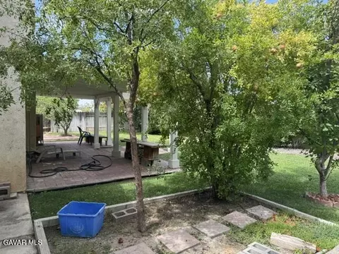 Exterior - 44436 Shadowcrest Dr, Lancaster, CA 93536 photo 7 of 9