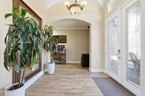 Entry Way - 29300 Peregrine Pl, Tehachapi, CA 93561 photo 1 of 4