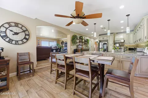 Dining - 29300 Peregrine Pl, Tehachapi, CA 93561 photo 1 of 2
