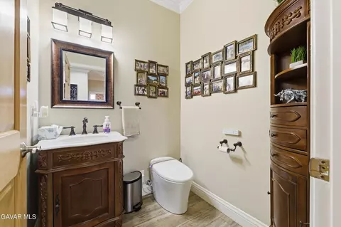 Bath - 29300 Peregrine Pl, Tehachapi, CA 93561 photo 4 of 5