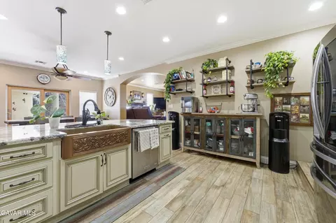 Kitchen - 29300 Peregrine Pl, Tehachapi, CA 93561 photo 2 of 2
