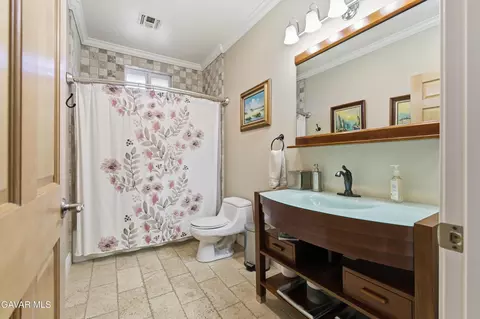 Bath - 29300 Peregrine Pl, Tehachapi, CA 93561 photo 1 of 5