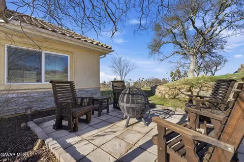 Exterior - 29300 Peregrine Pl, Tehachapi, CA 93561 photo 2 of 10