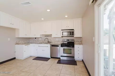 Kitchen - 43349 Fenner Ave, Lancaster, CA 93536 photo 3 of 8