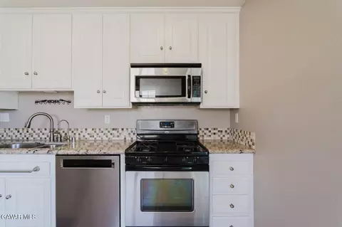 Kitchen - 43349 Fenner Ave, Lancaster, CA 93536 photo 5 of 8