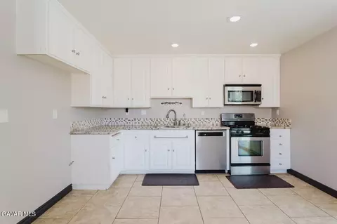 Kitchen - 43349 Fenner Ave, Lancaster, CA 93536 photo 2 of 8