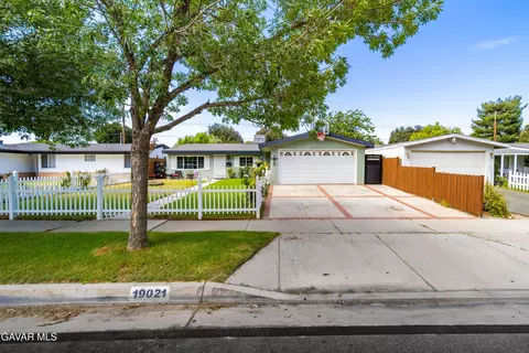 19021 Nearbrook St, Santa Clarita, CA 91351