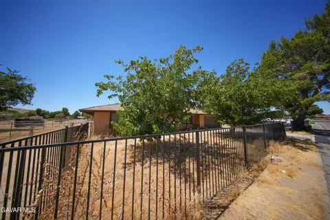 Exterior - 40245 169th St, Palmdale, CA 93591 photo 2 of 2