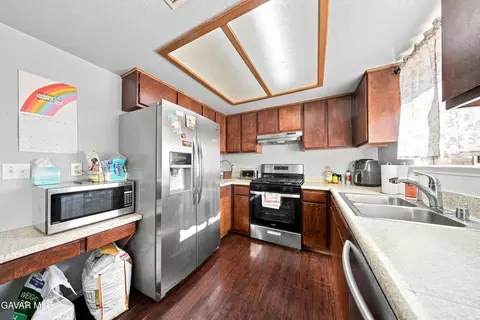 Kitchen - 40245 169th St, Palmdale, CA 93591 photo 2 of 2