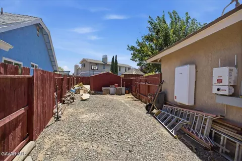 Exterior - 37416 E 17th St, Palmdale, CA 93550 photo 2 of 5