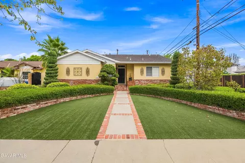 16615 Tupper St, North Hills, CA 91343