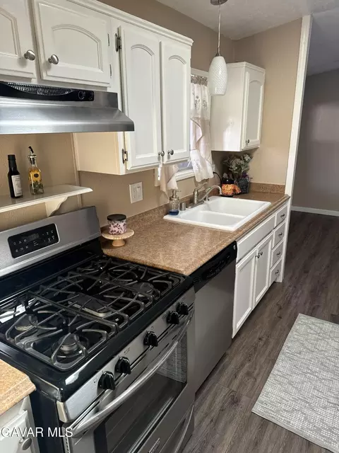 Kitchen - 6 S Oo S Dennison Rd #24, Tehachapi, CA 93561 photo 1 of 2