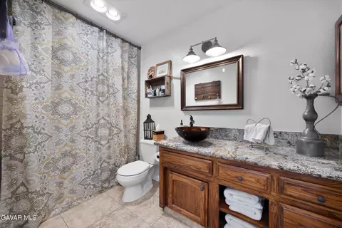 Bath - 28360 Burning Tree Dr, Tehachapi, CA 93561 photo 5 of 5