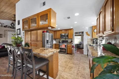 Kitchen - 28360 Burning Tree Dr, Tehachapi, CA 93561 photo 1 of 4