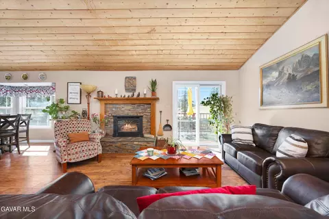 Living - 28360 Burning Tree Dr, Tehachapi, CA 93561 photo 1 of 9