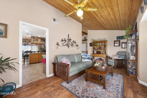 Living - 28360 Burning Tree Dr, Tehachapi, CA 93561 photo 8 of 9