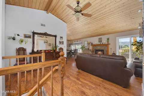 Entry Way - 28360 Burning Tree Dr, Tehachapi, CA 93561 photo 1 of 3