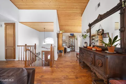 Entry Way - 28360 Burning Tree Dr, Tehachapi, CA 93561 photo 2 of 3