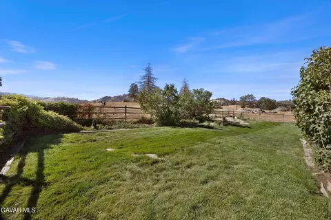 Exterior - 28360 Burning Tree Dr, Tehachapi, CA 93561 photo 9 of 12