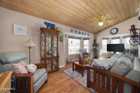 Living - 28360 Burning Tree Dr, Tehachapi, CA 93561 photo 6 of 9