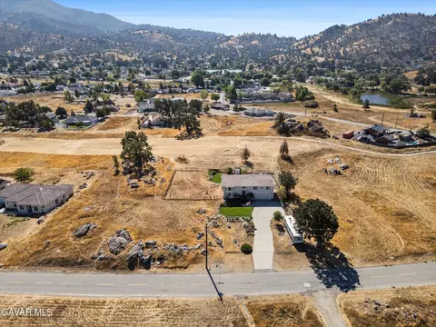 View/Area - 28360 Burning Tree Dr, Tehachapi, CA 93561 photo 3 of 3